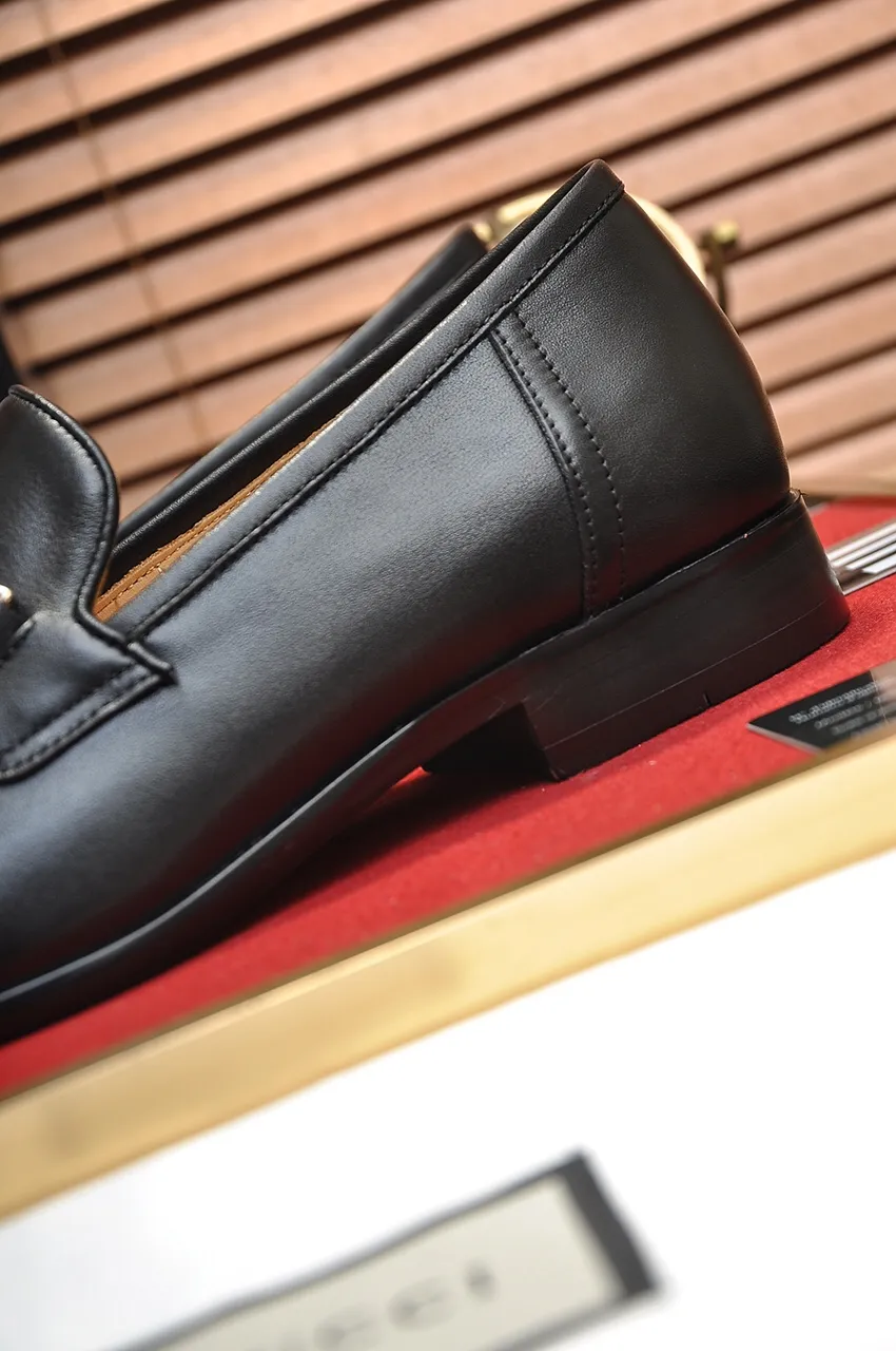 Men's shoes💰500💶Italy's top luxury men's shoe giant (GUCCI) (Gucci) (full cowhide lining) new arrival🍃Original European style🔰 Pleasant to the eye😍In order to make the shoes more durable and non-deformable🌀The production continues to follow traditional methods but there is still no lack of innovation💪Choose original sheepskin for the leather♻️ Smooth and natural And extra bright ⭐Made of imported cowhide, the first choice of rich people 38-45 (45 customized)